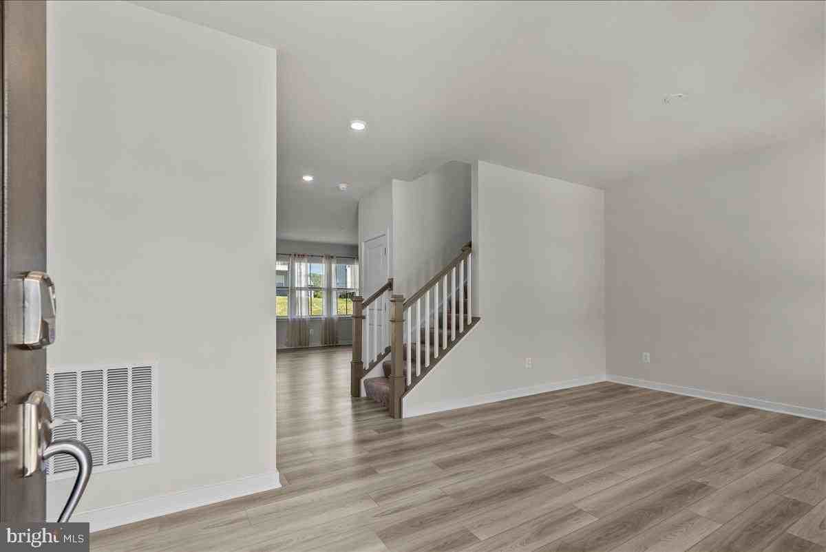 128 Thornton Way - Photo 6 of 50