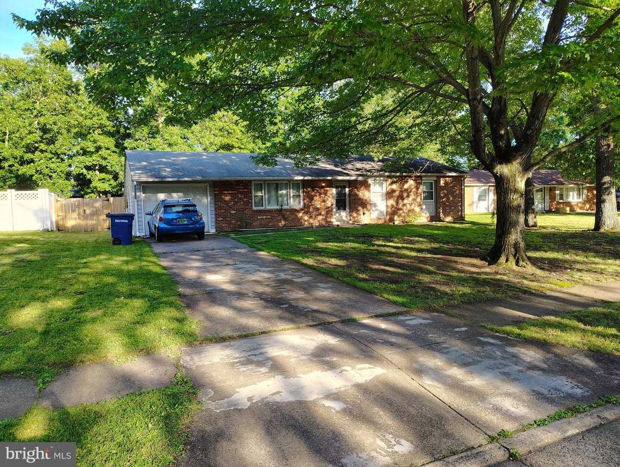 936 Longfellow Ct - Photo 2 of 14