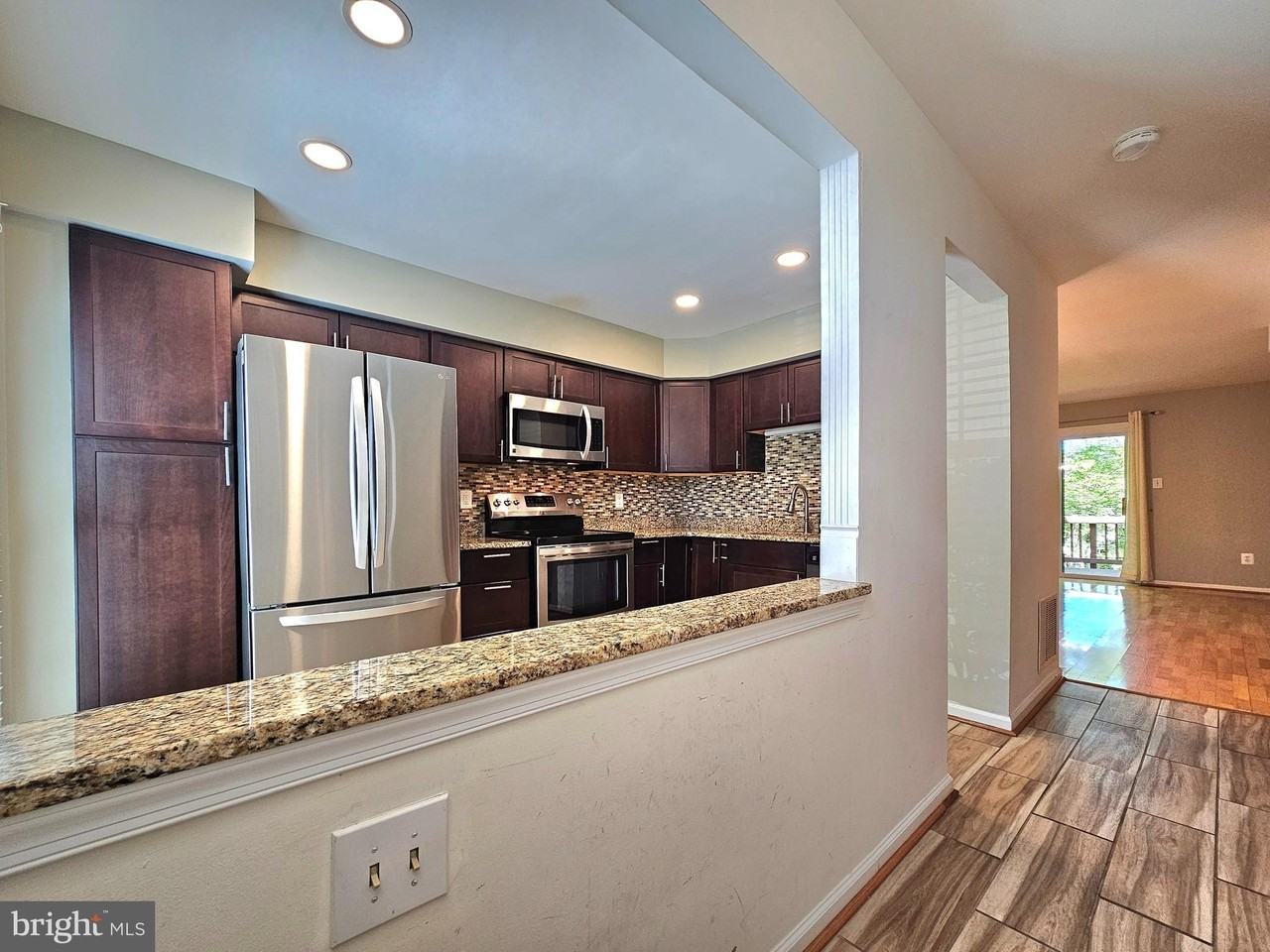 7664 Northern Oaks Ct - Photo 3 of 29
