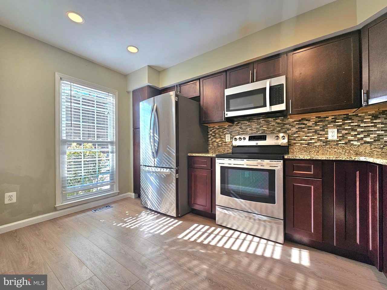 7664 Northern Oaks Ct - Photo 4 of 29