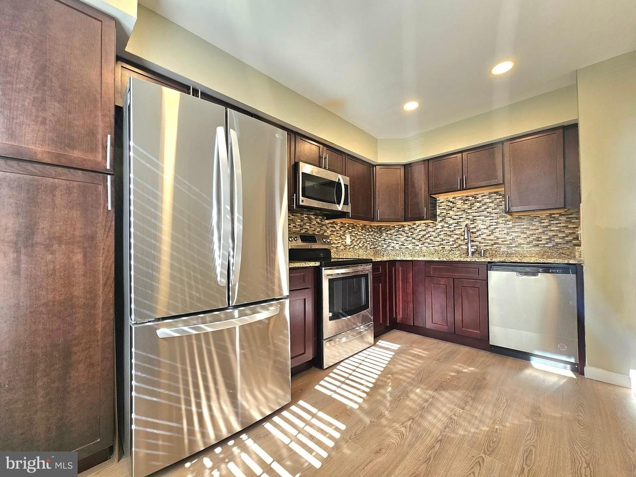 7664 Northern Oaks Ct - Photo 5 of 29