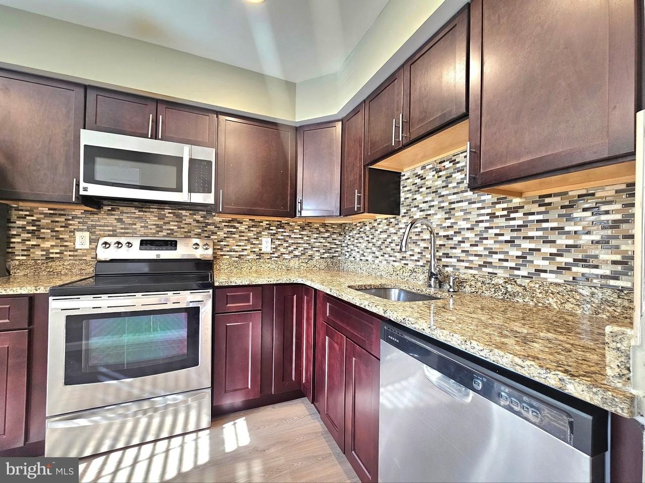 7664 Northern Oaks Ct - Photo 6 of 29