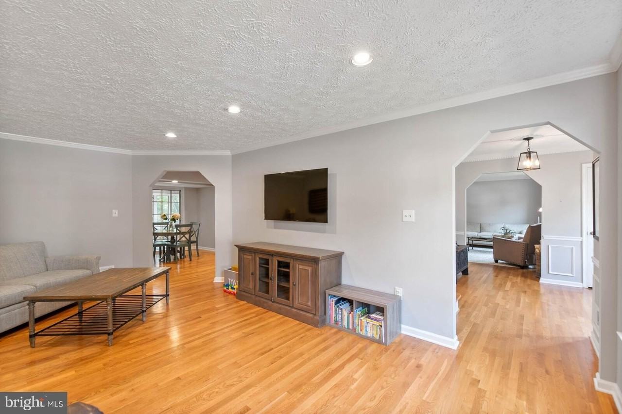 3125 Hannahs Pond Ln - Photo 7 of 48