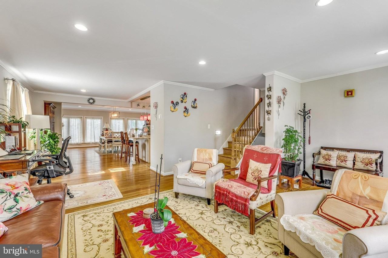 205 Tapawingo Rd Sw - Photo 3 of 38
