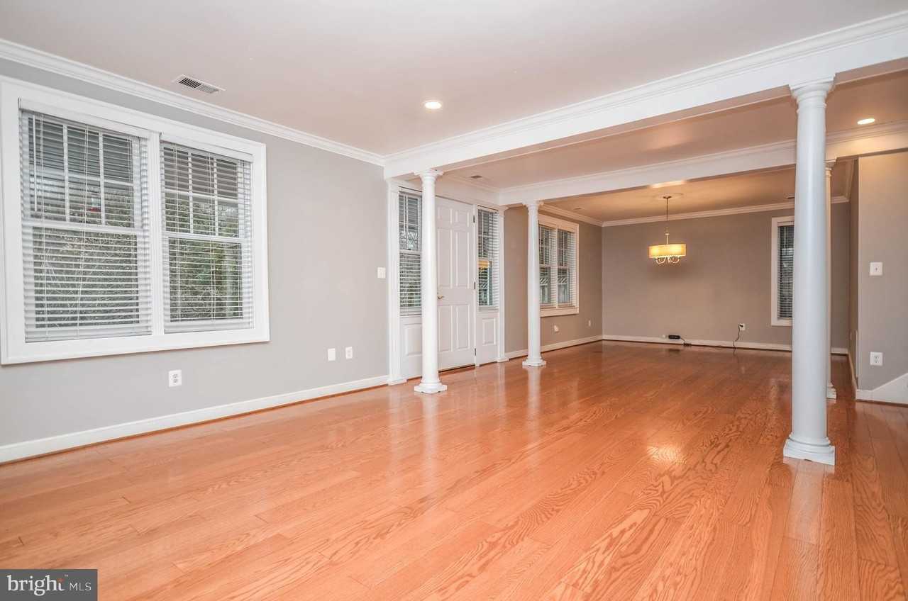 9108 Weant Dr - Photo 7 of 50