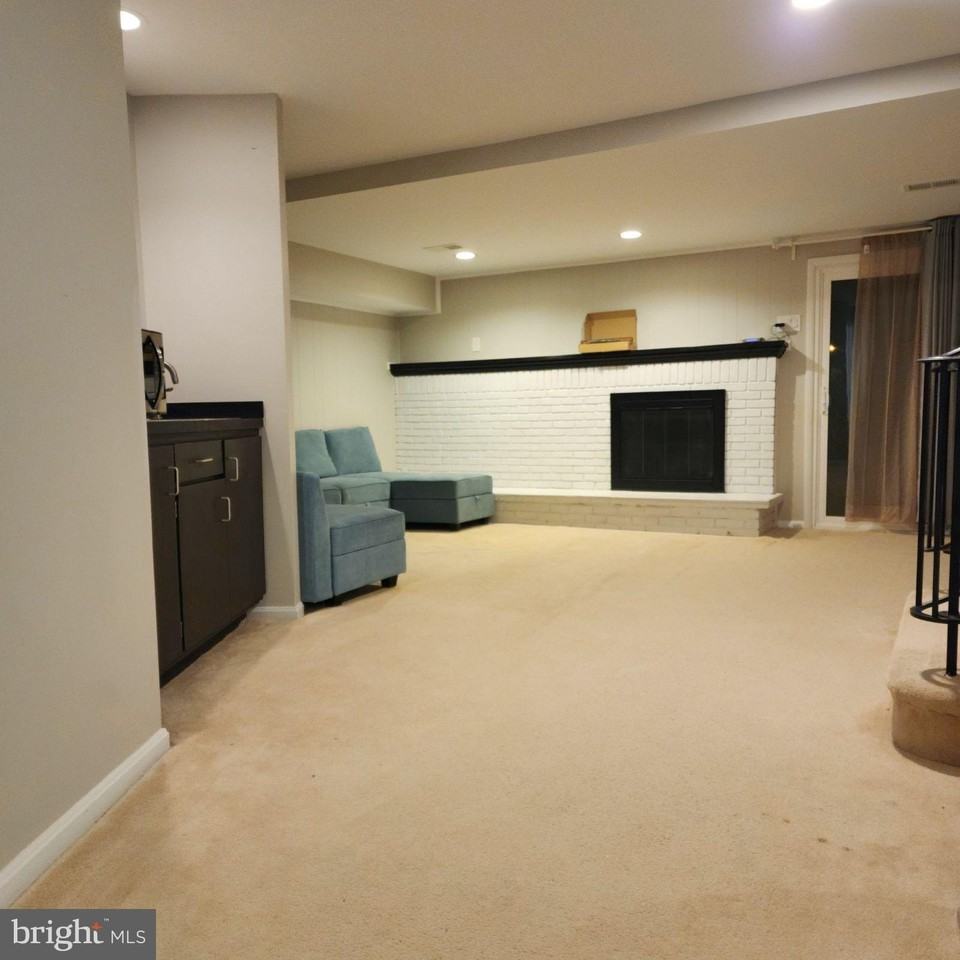 9016 Okeith Ct - Photo 2 of 13