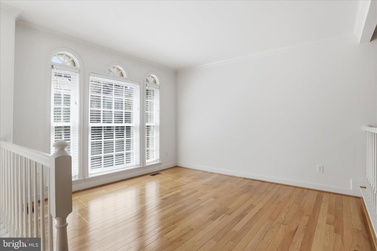 3946 Valley Ridge Dr - Photo 4 of 50