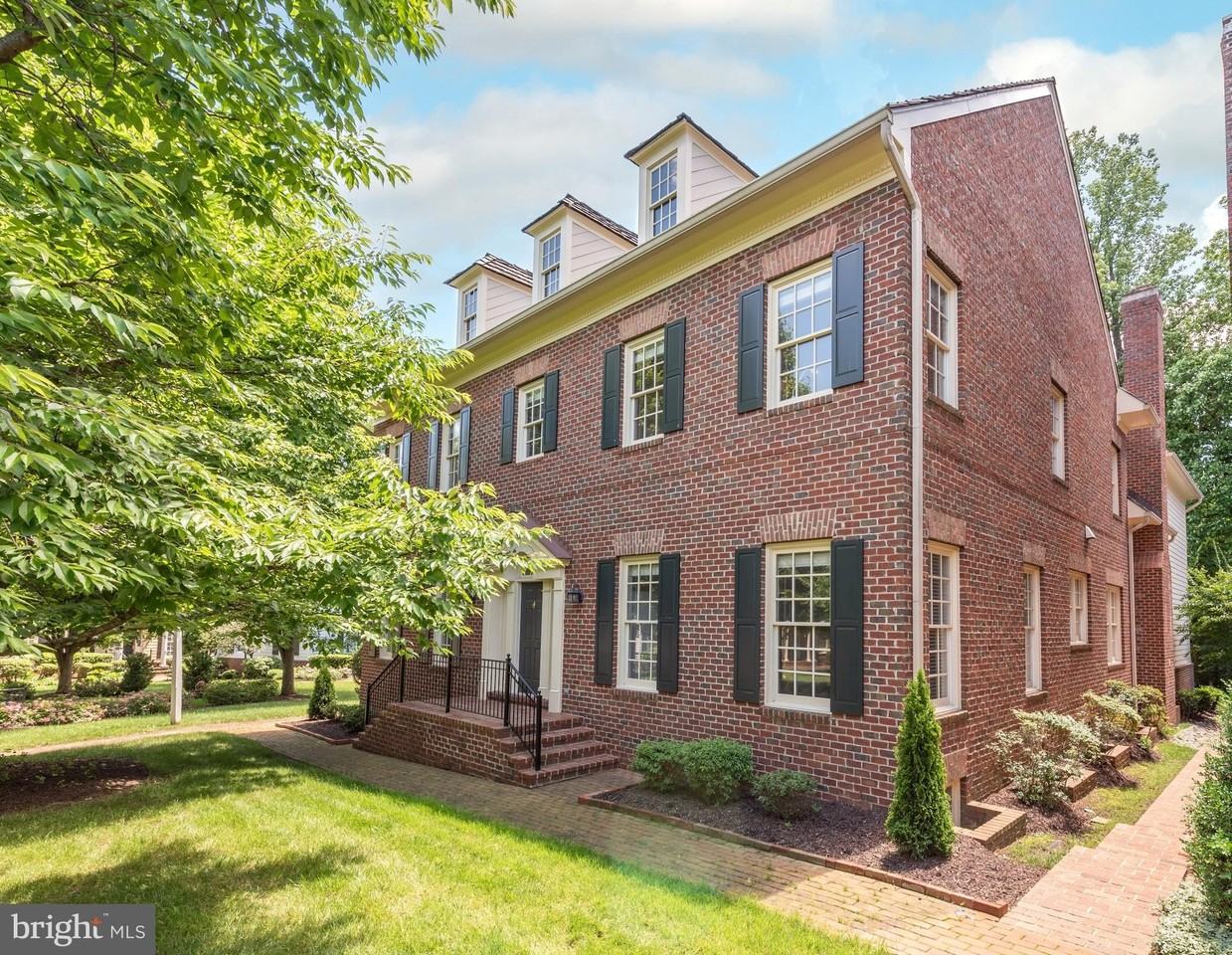 9860 Palace Green Way - Photo 3 of 50