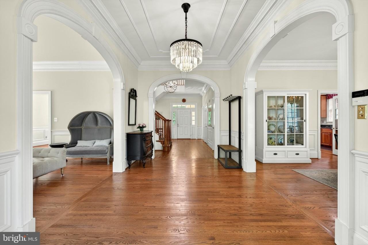 9860 Palace Green Way - Photo 4 of 50