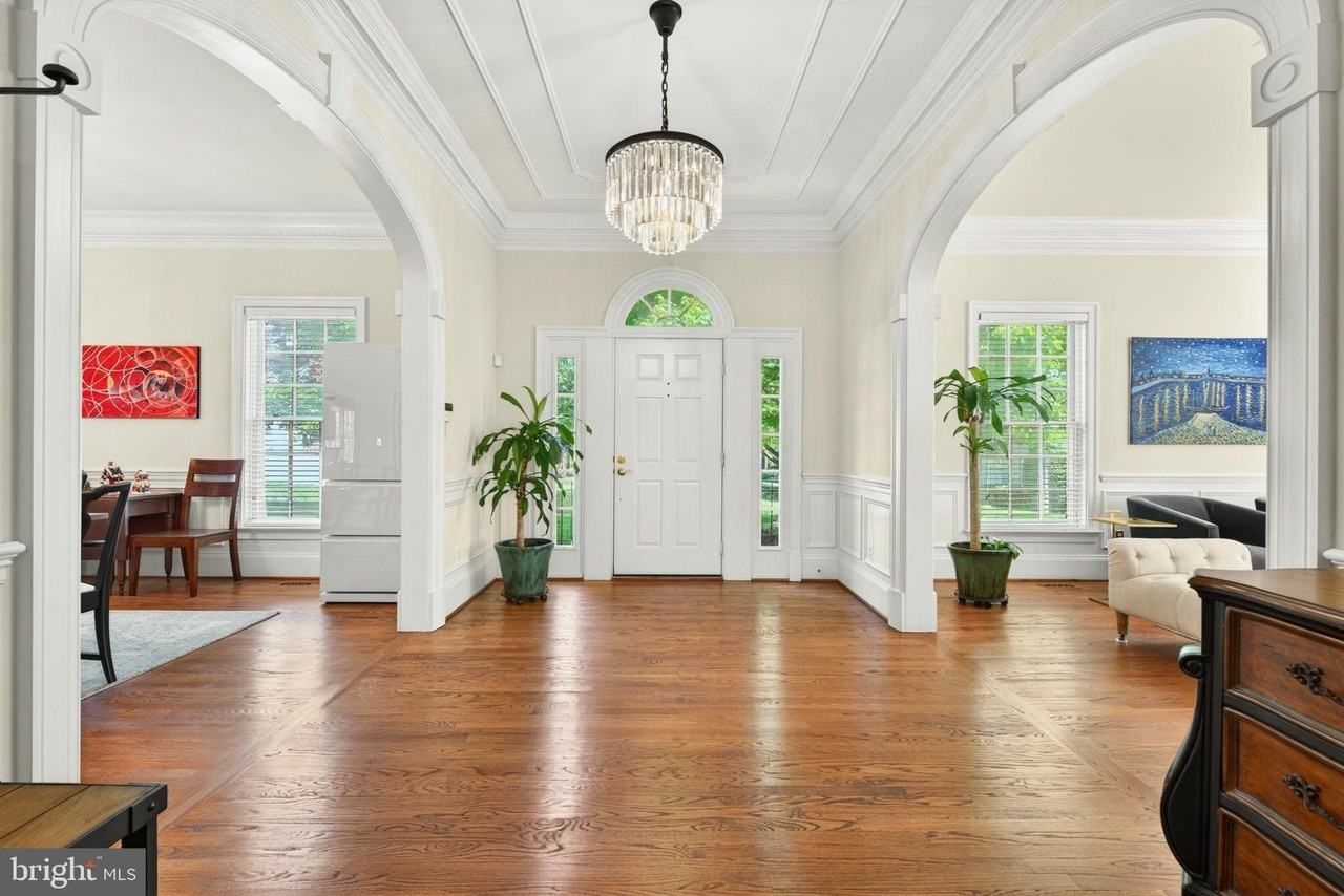 9860 Palace Green Way - Photo 5 of 50