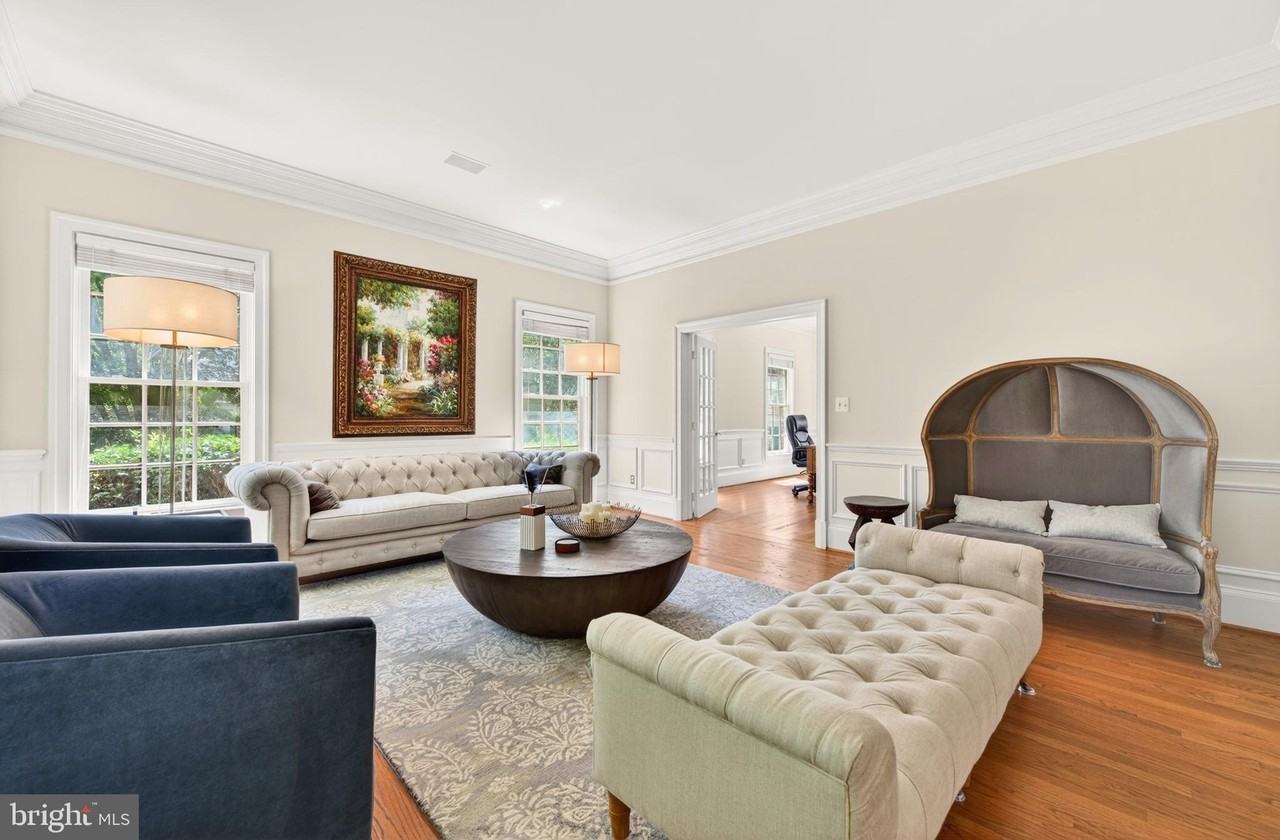 9860 Palace Green Way - Photo 6 of 50