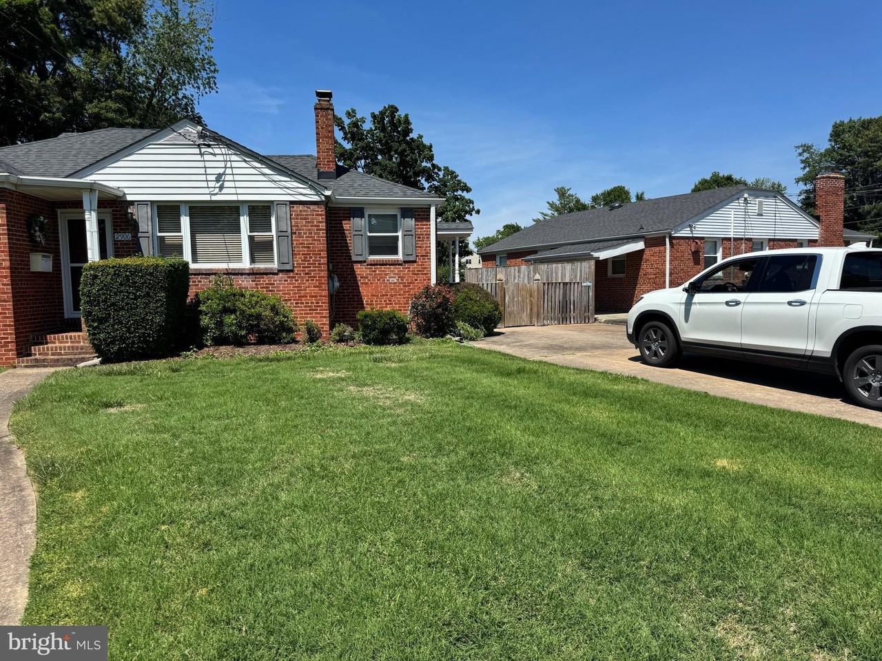 2906 Breezy Ter - Photo 2 of 48
