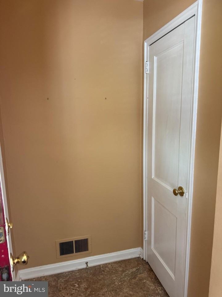 2906 Breezy Ter - Photo 3 of 48