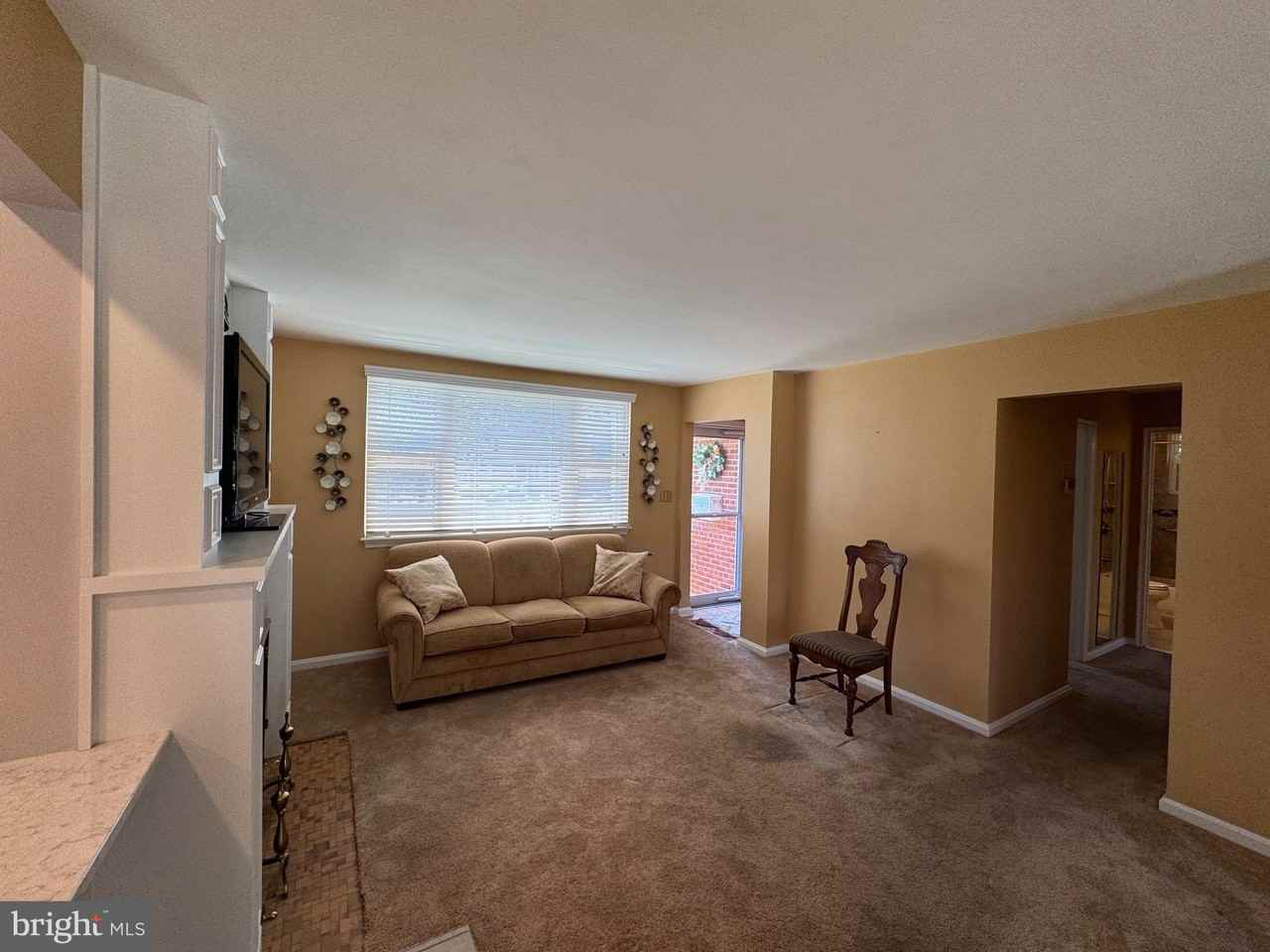 2906 Breezy Ter - Photo 4 of 48