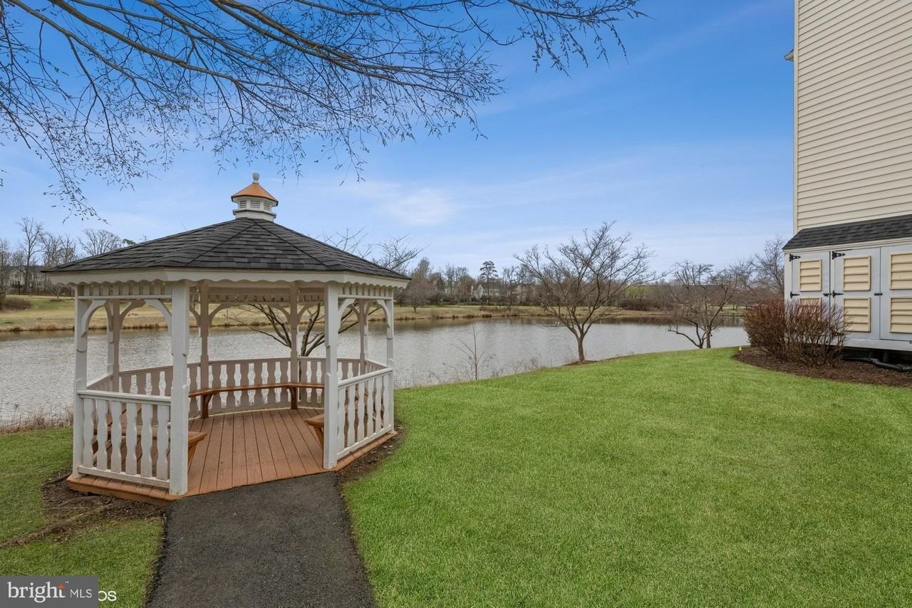 25340 Lake Mist Sq #301