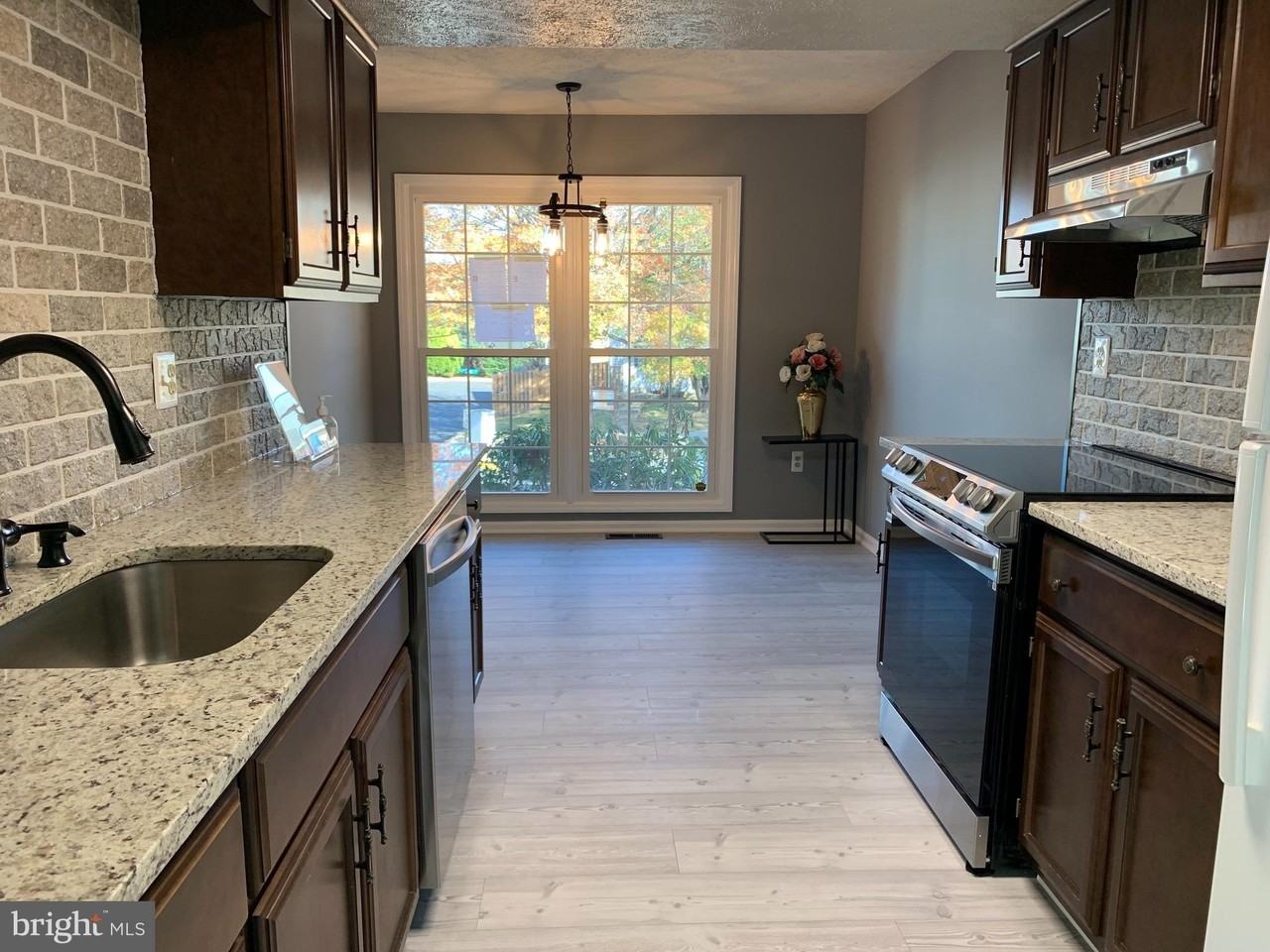 8262 Vernon St - Photo 2 of 33