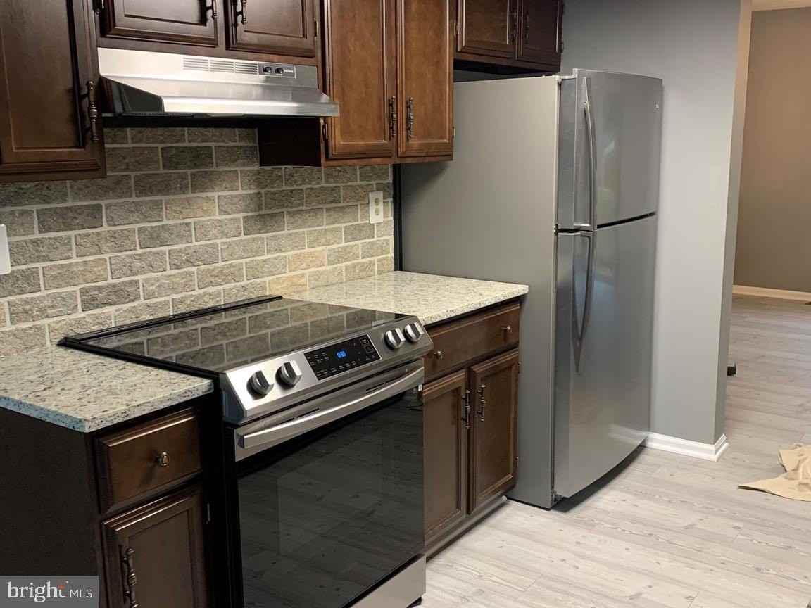 8262 Vernon St - Photo 4 of 33