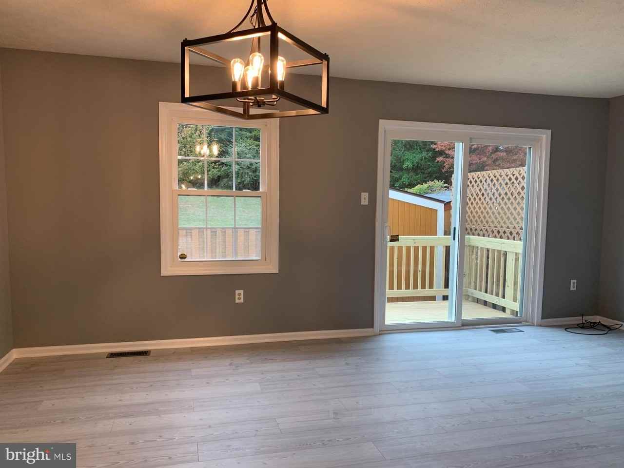 8262 Vernon St - Photo 5 of 33