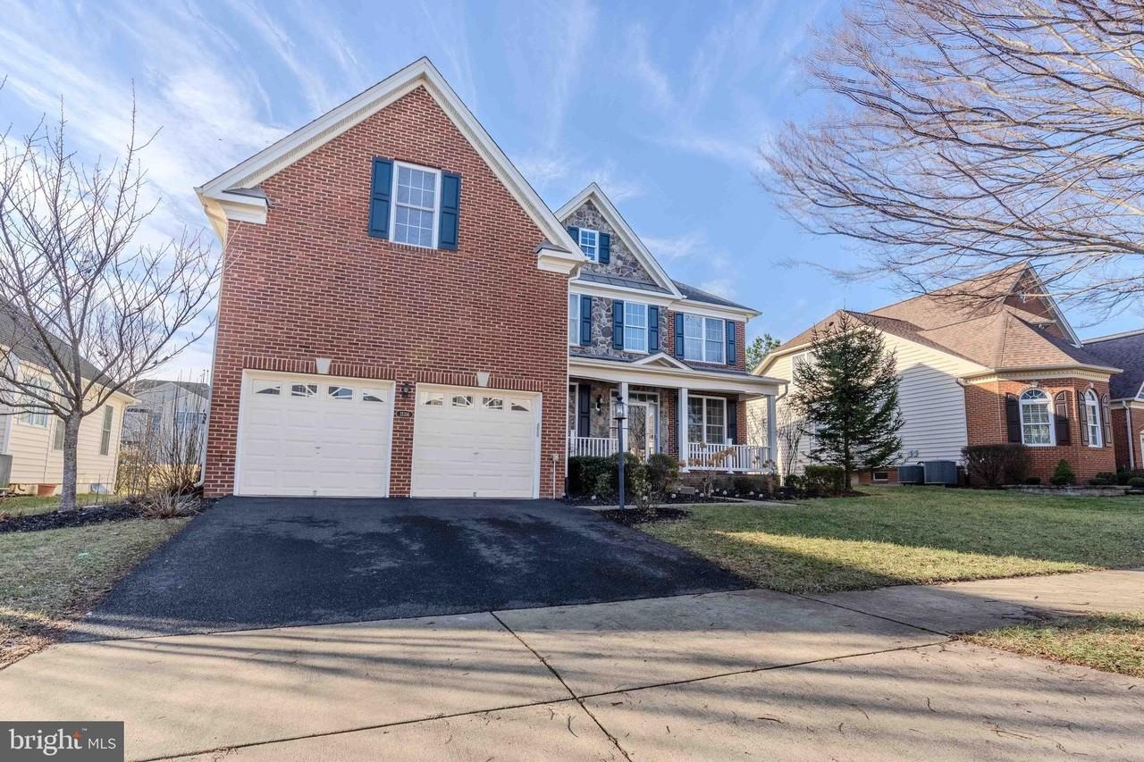 15316 Admiral Baker Cir - Photo 2 of 50