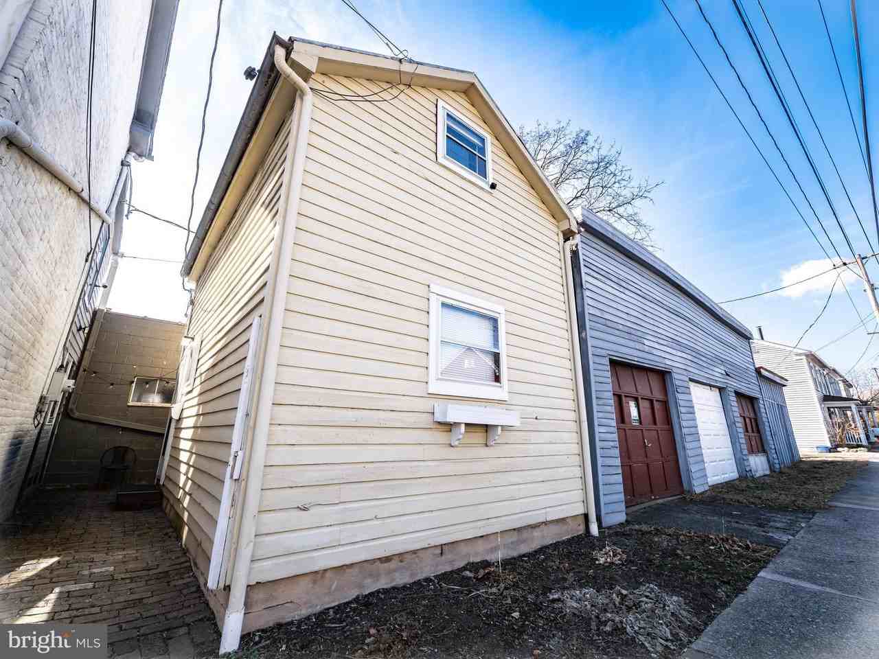 703 S Loudoun St - Photo 3 of 32