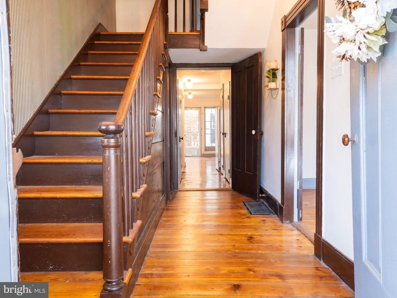 703 S Loudoun St - Photo 4 of 32