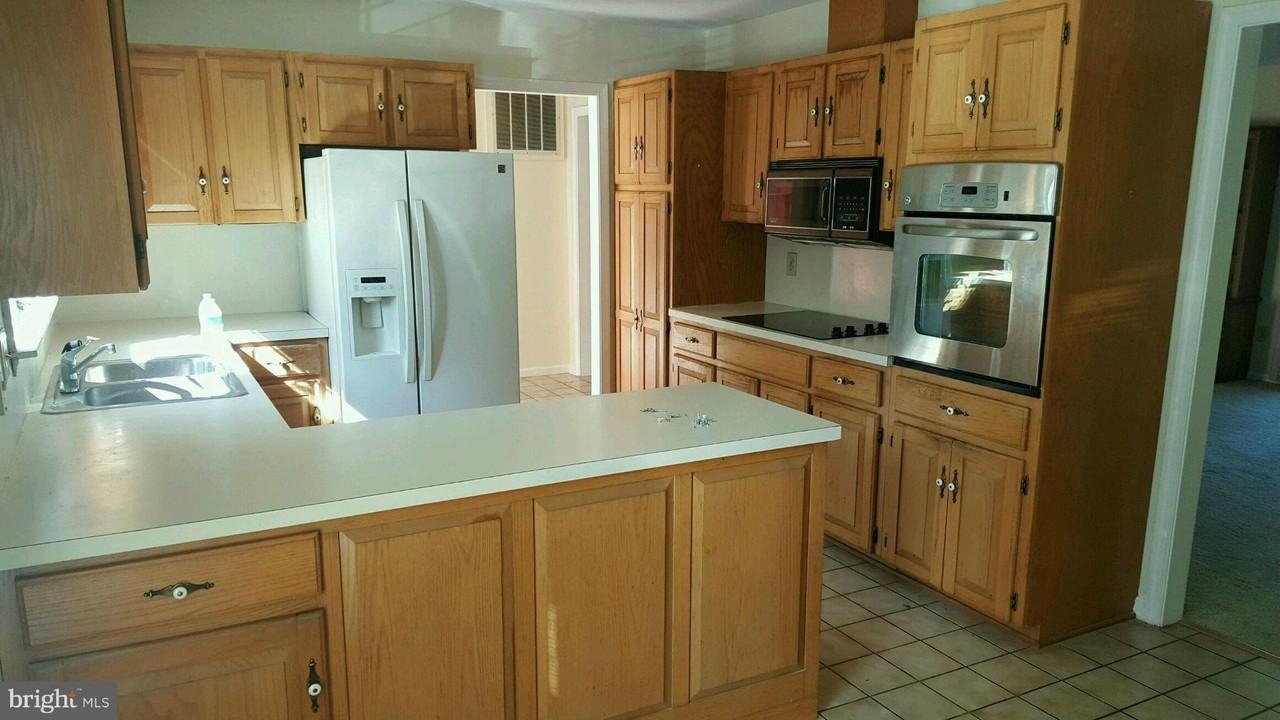 301 Gilmore St - Photo 2 of 3