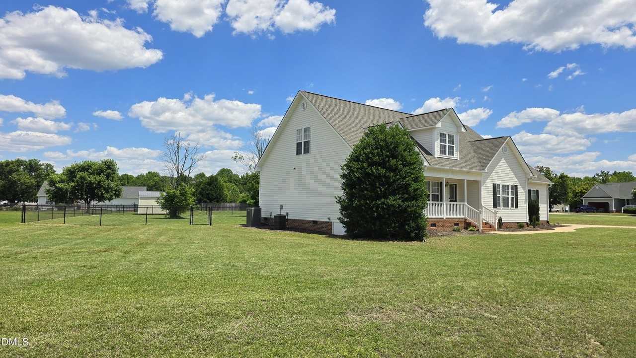 100 Jesse Dr - Photo 2 of 21