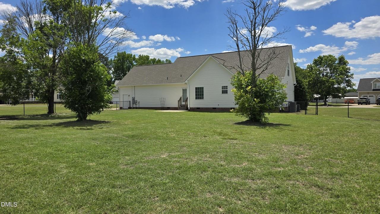 100 Jesse Dr - Photo 5 of 21