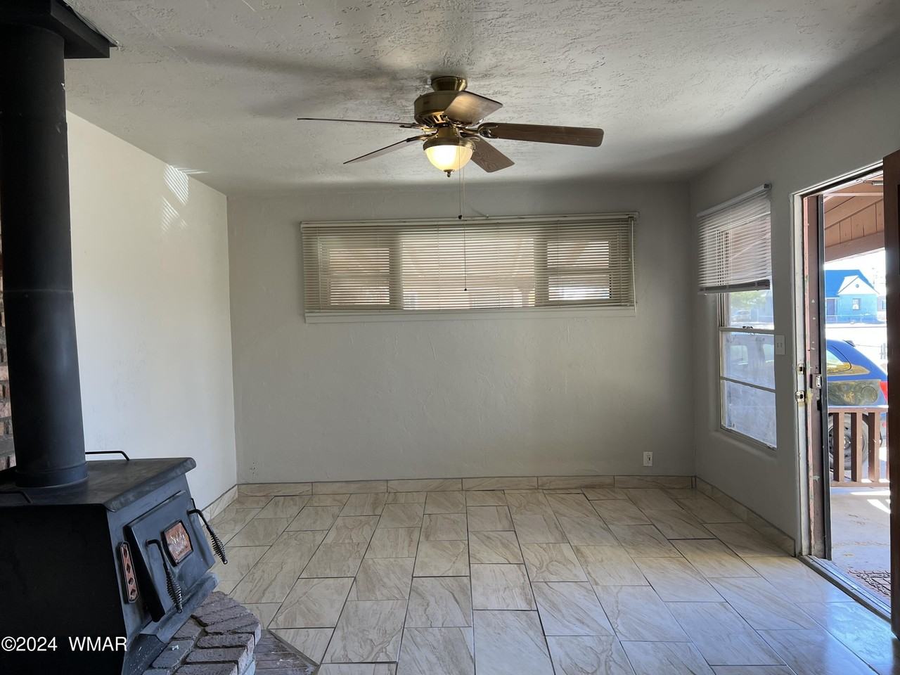 406 N 1st Ave - Photo 3 of 21