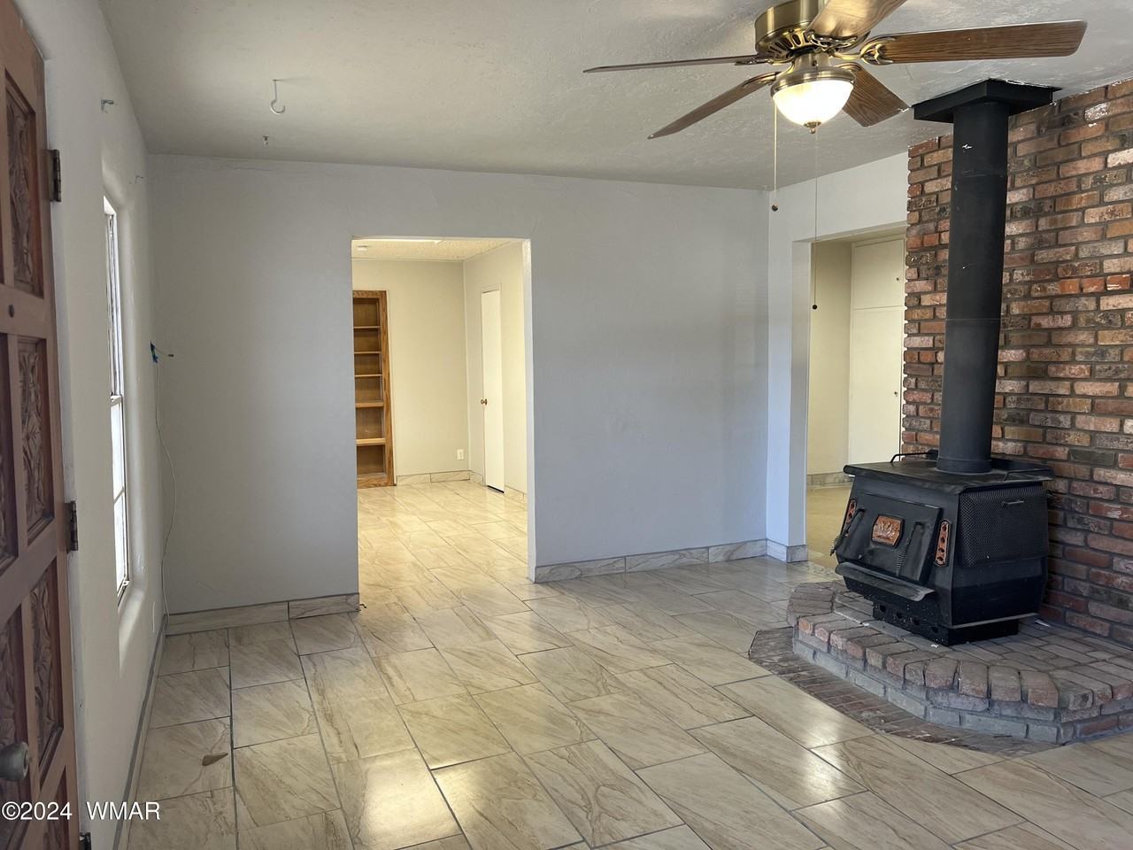 406 N 1st Ave - Photo 4 of 21