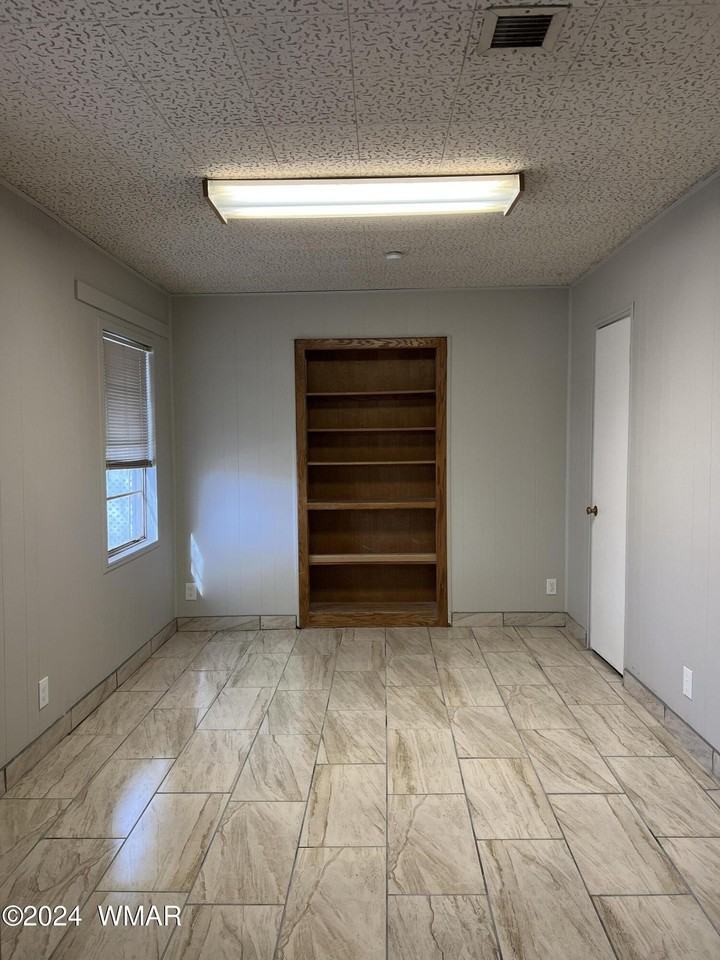 406 N 1st Ave - Photo 5 of 21