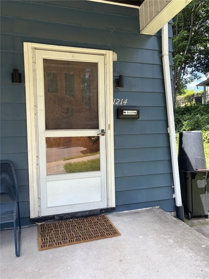 1214 Goe Ave - Photo 3 of 40