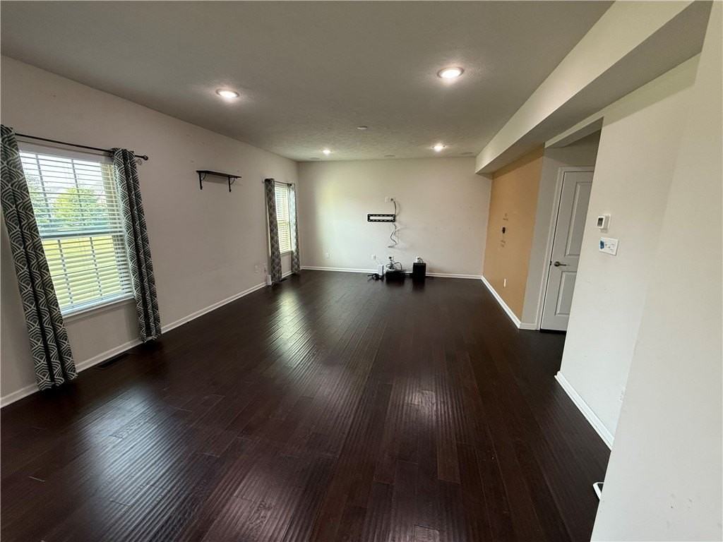 3002 Highpoint Dr - Photo 6 of 30