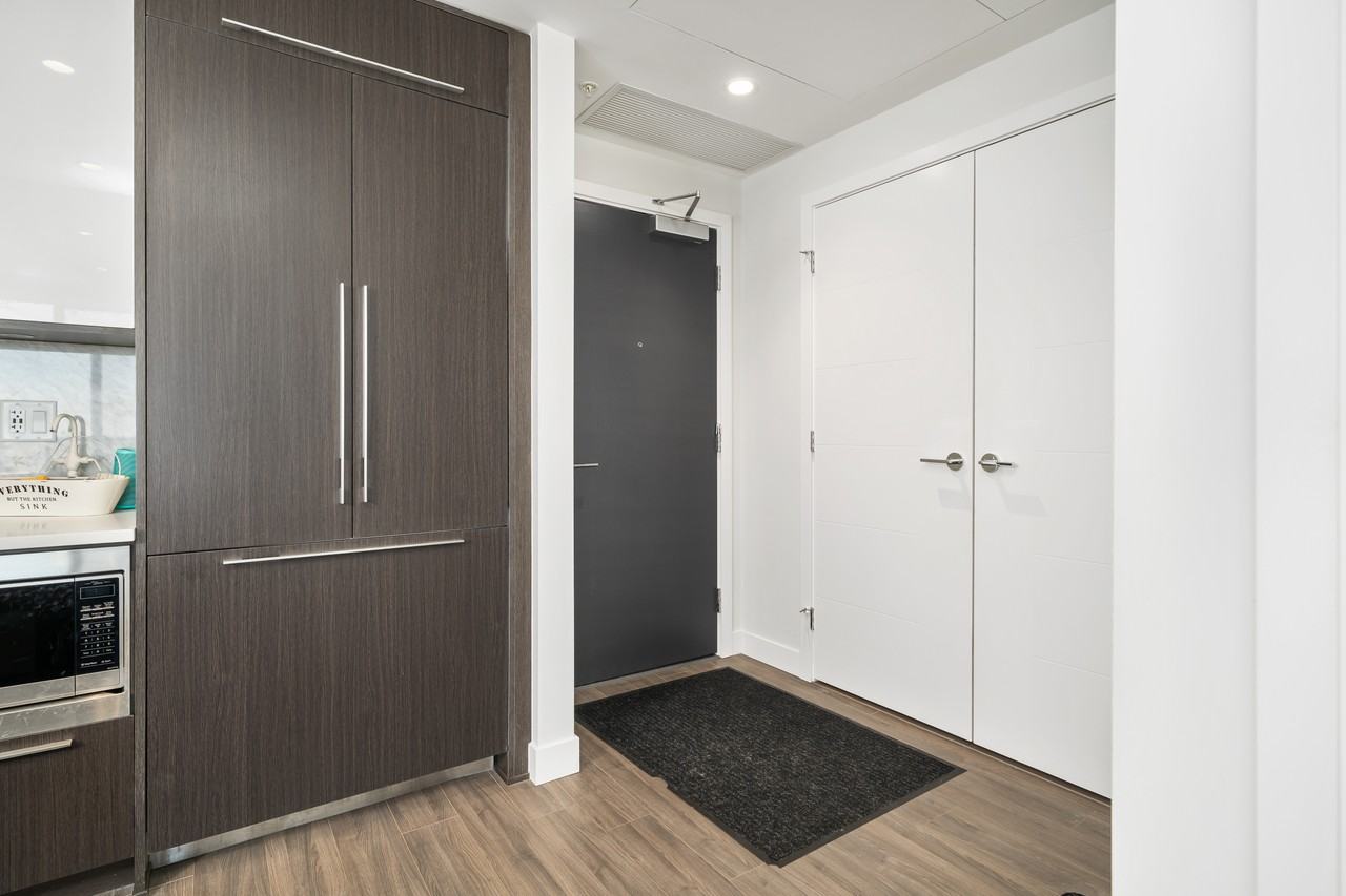 930 16 Ave Sw - Photo 4 of 15