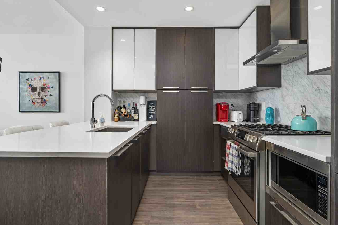 930 16 Ave Sw - Photo 6 of 15