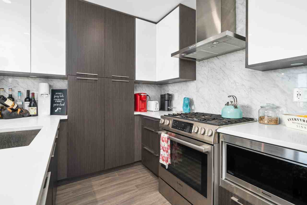 930 16 Ave Sw - Photo 7 of 15