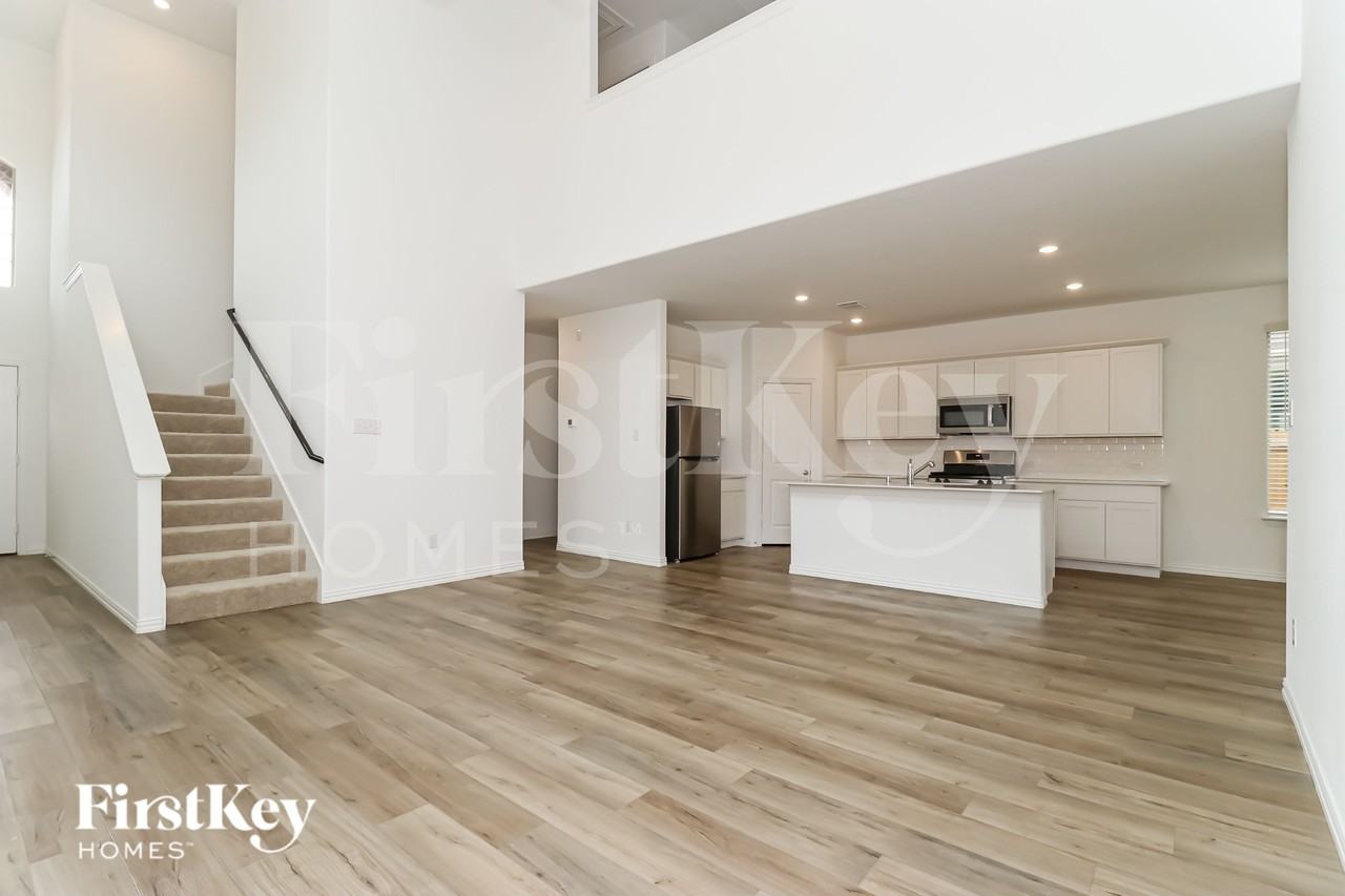 10113 Elkhorn Dr - Photo 4 of 16
