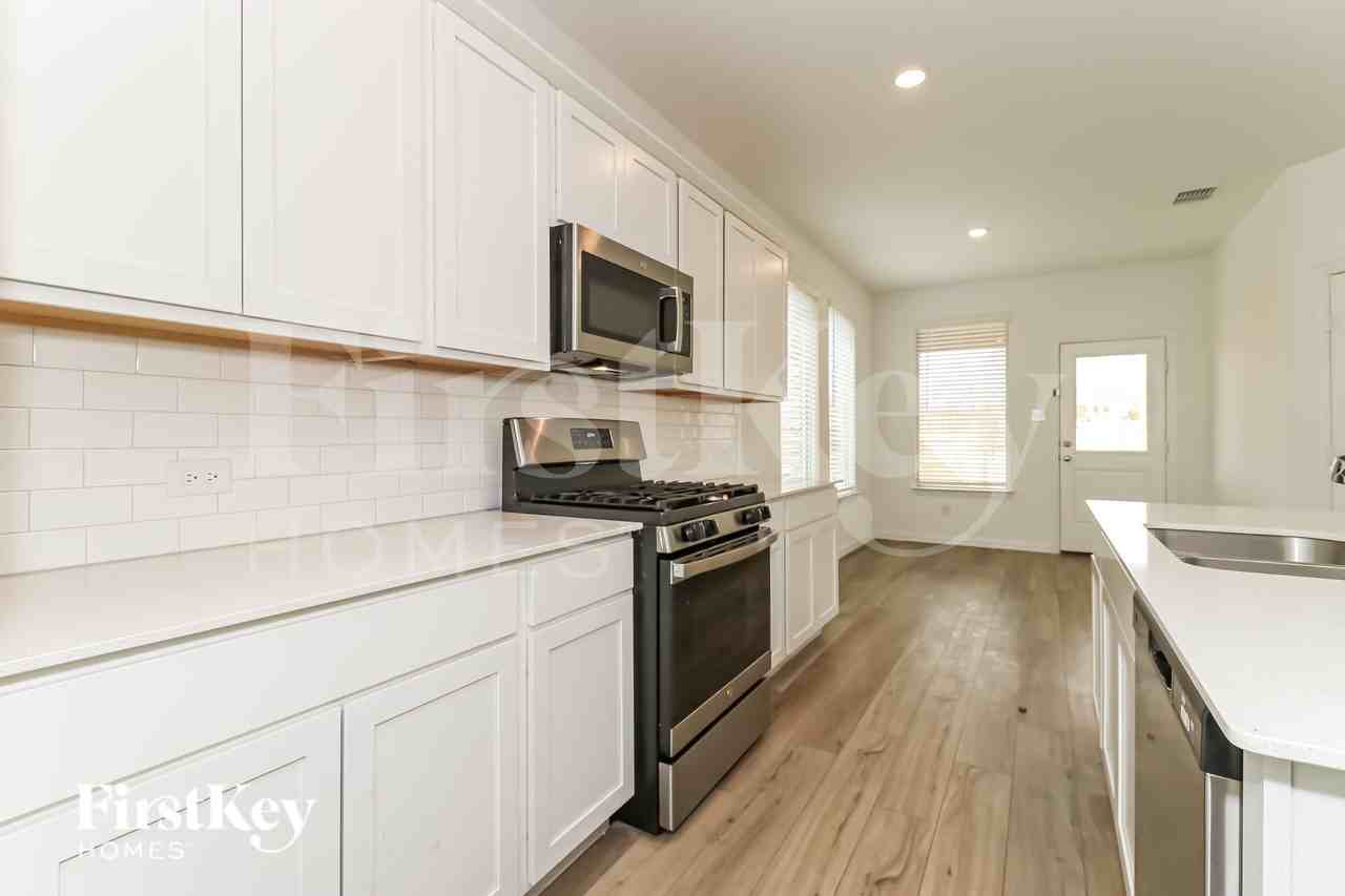 10113 Elkhorn Dr - Photo 6 of 16