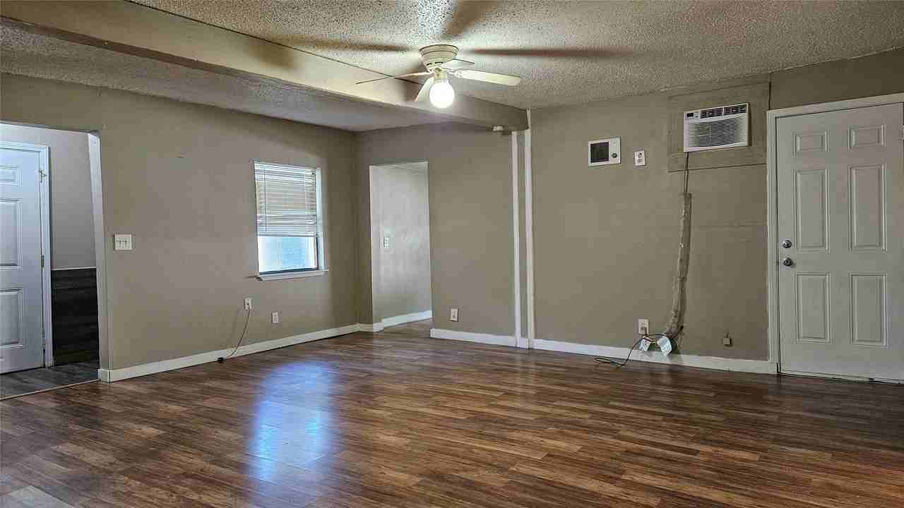 1909 Wahoo Ln - Photo 3 of 20