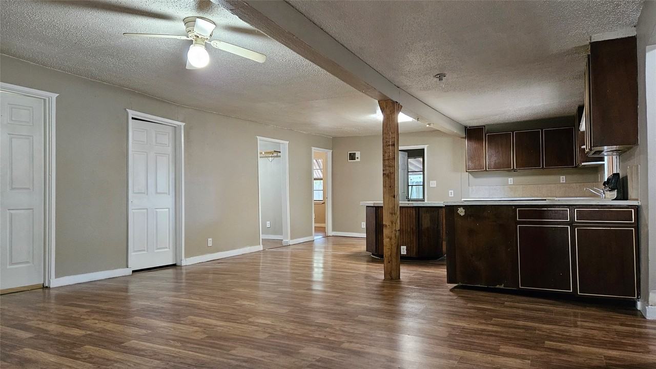 1909 Wahoo Ln - Photo 4 of 20