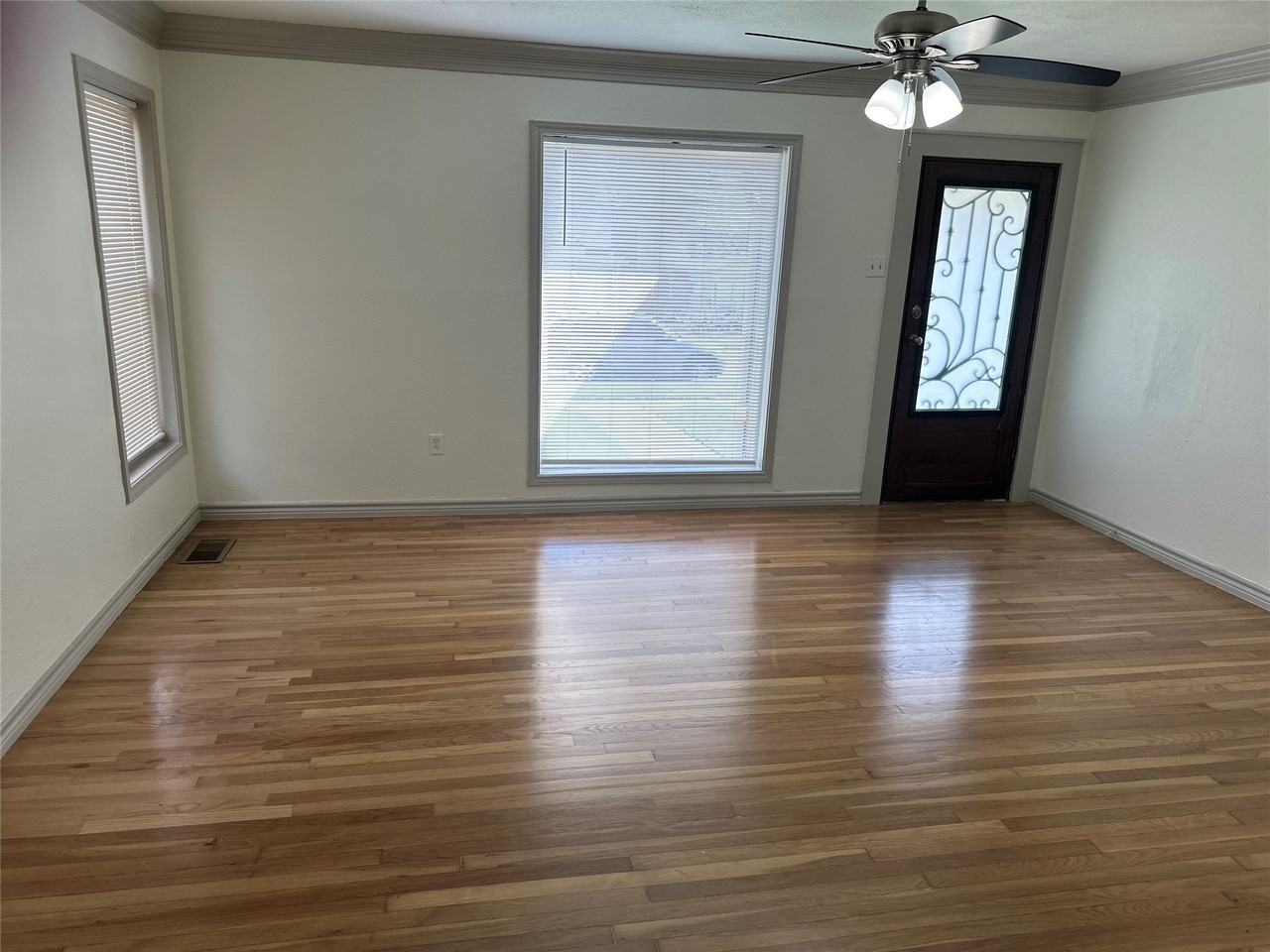 809 Cliffdale Ave - Photo 4 of 22