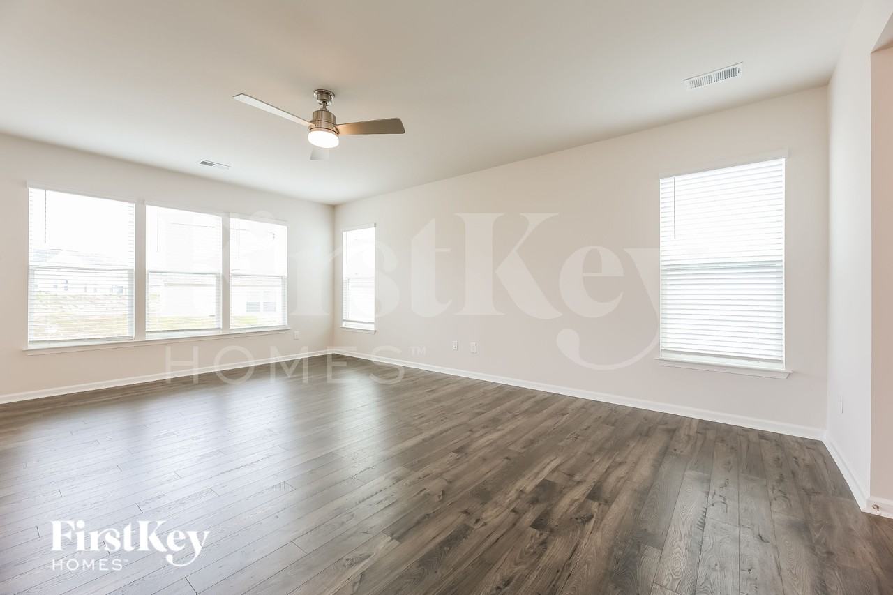 1002 Mission Hill Ln - Photo 3 of 16