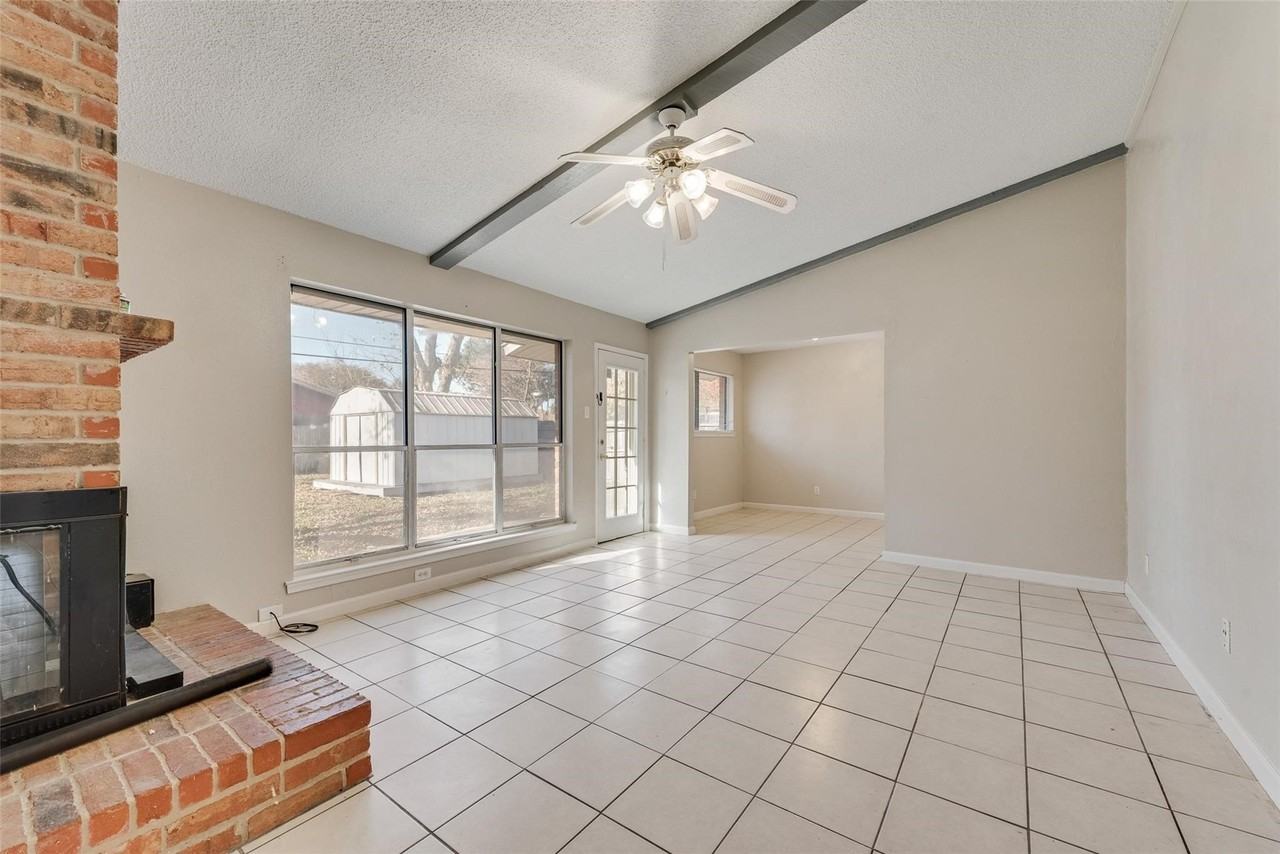 419 Woodcrest Way - Photo 3 of 9