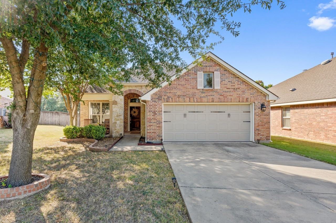 2844 Lacompte Dr - Photo 2 of 34