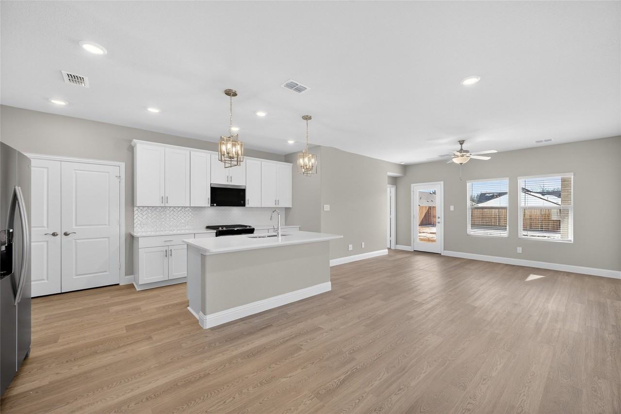 513 Blanton St - Photo 2 of 33