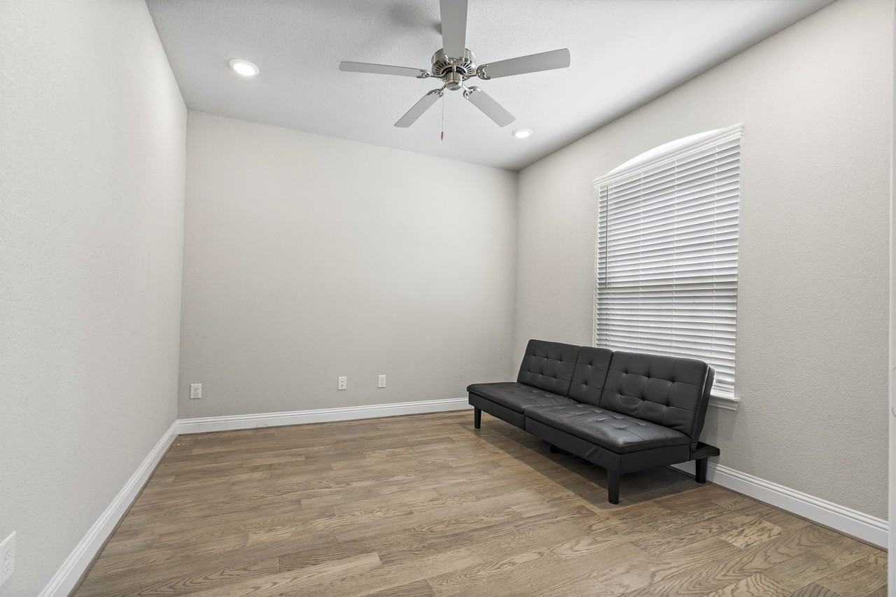 2206 Christopher Ln - Photo 3 of 40