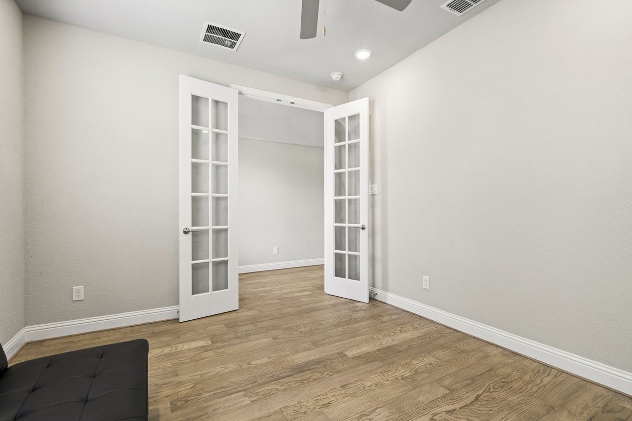 2206 Christopher Ln - Photo 4 of 40