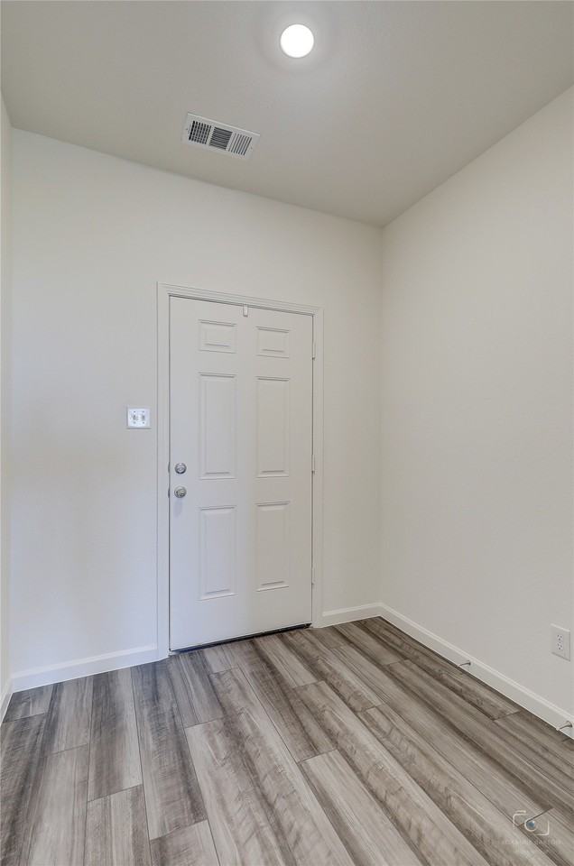 1709 Chapel Hill Rd - Photo 5 of 25