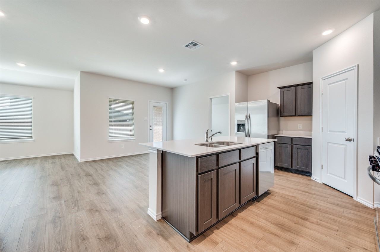 4109 Turquoise Ave - Photo 5 of 14