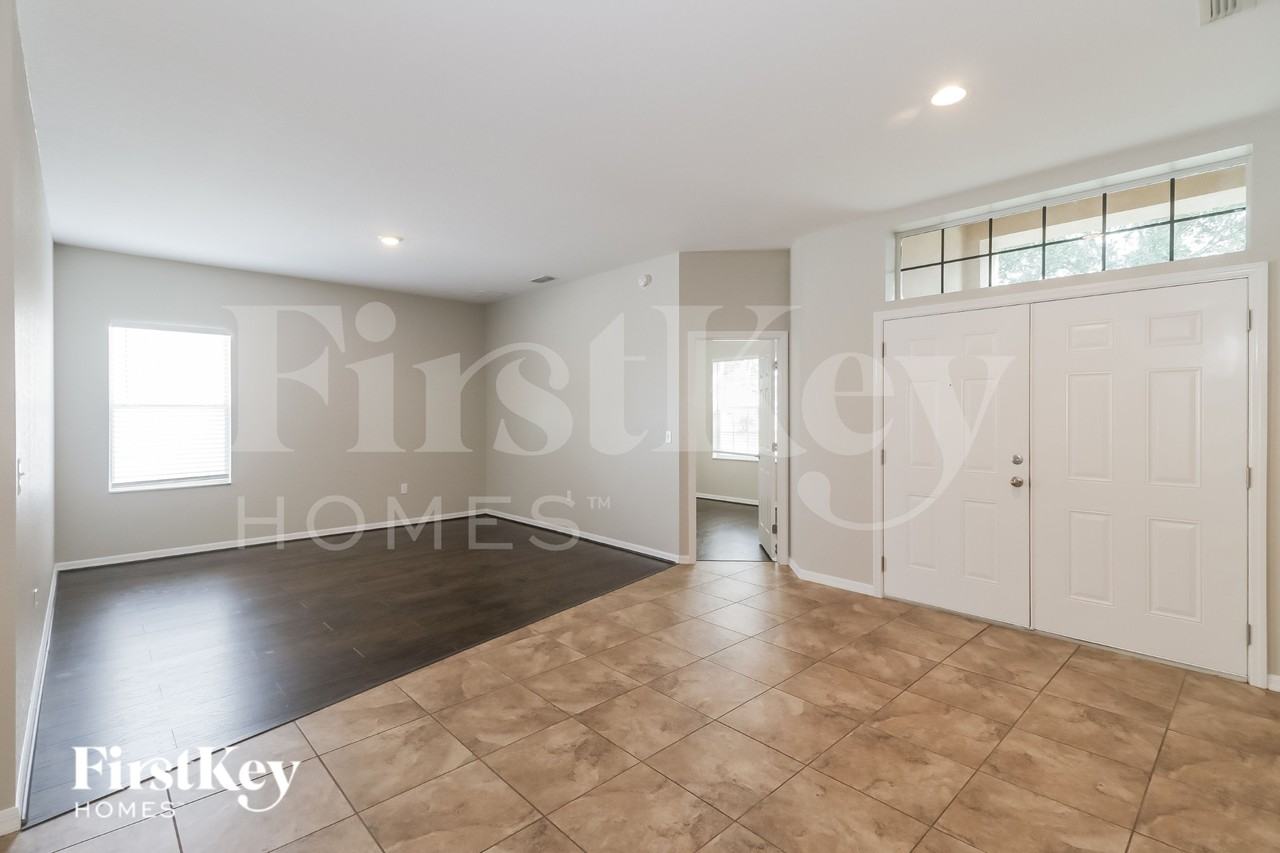 6127 Evansbrook Dr - Photo 5 of 17